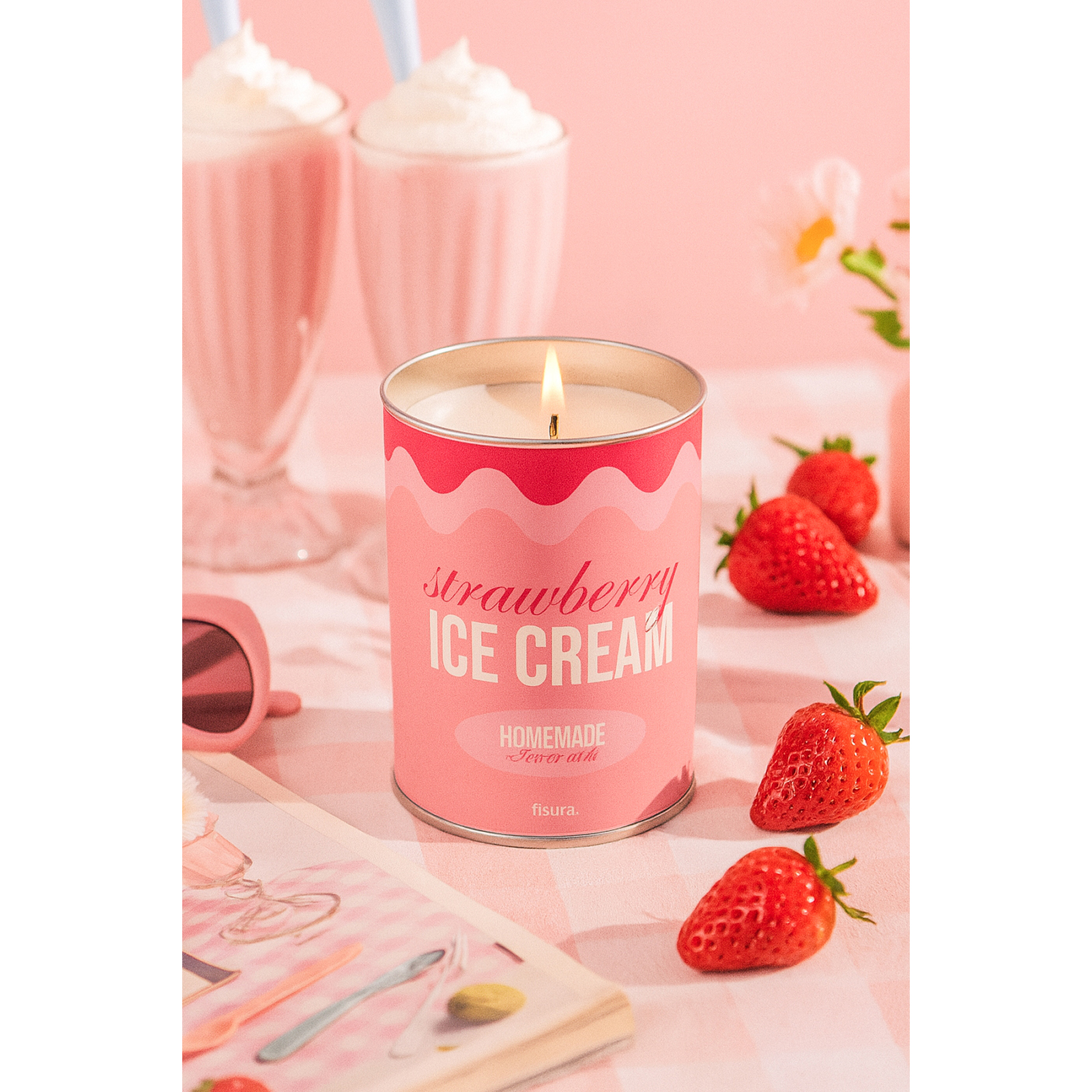 Metal candle STRAWBERRY ICE CREAM strawberries with cream scent