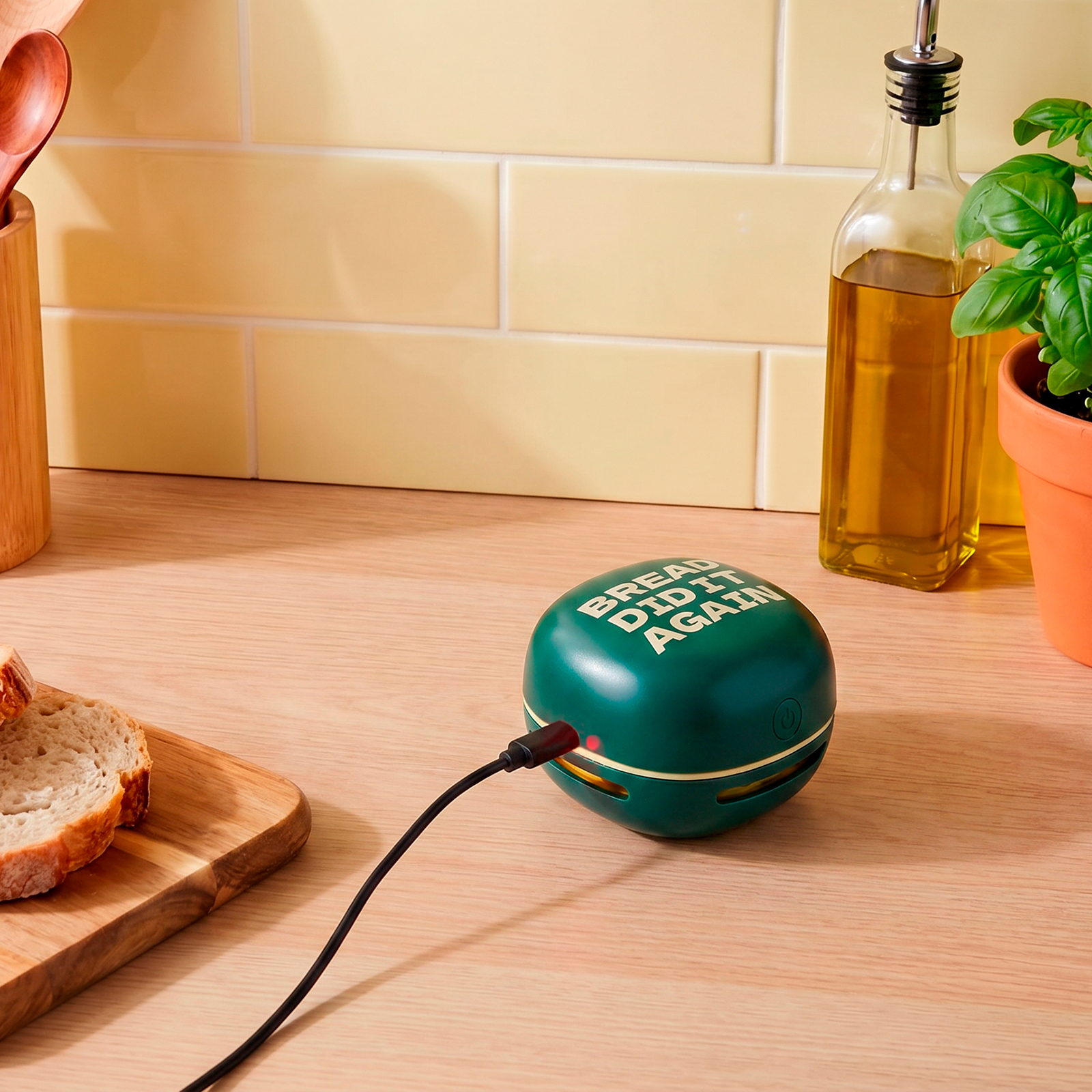 Mini vacuum cleaner BREAD DID IT AGAIN