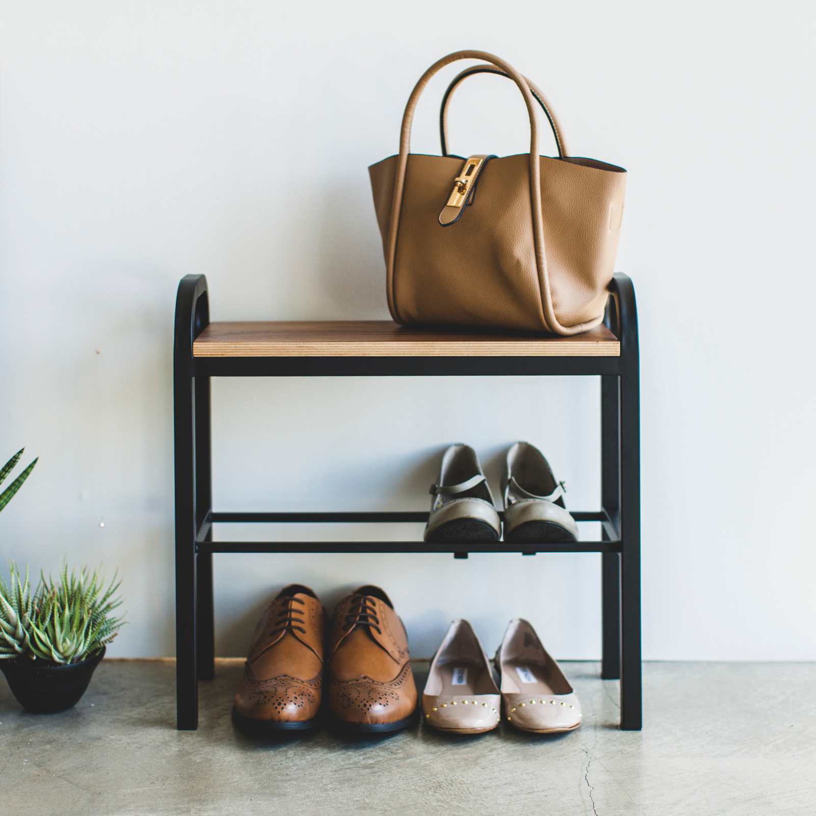 Étagère à chaussures avec tablette en bois TOWER noir