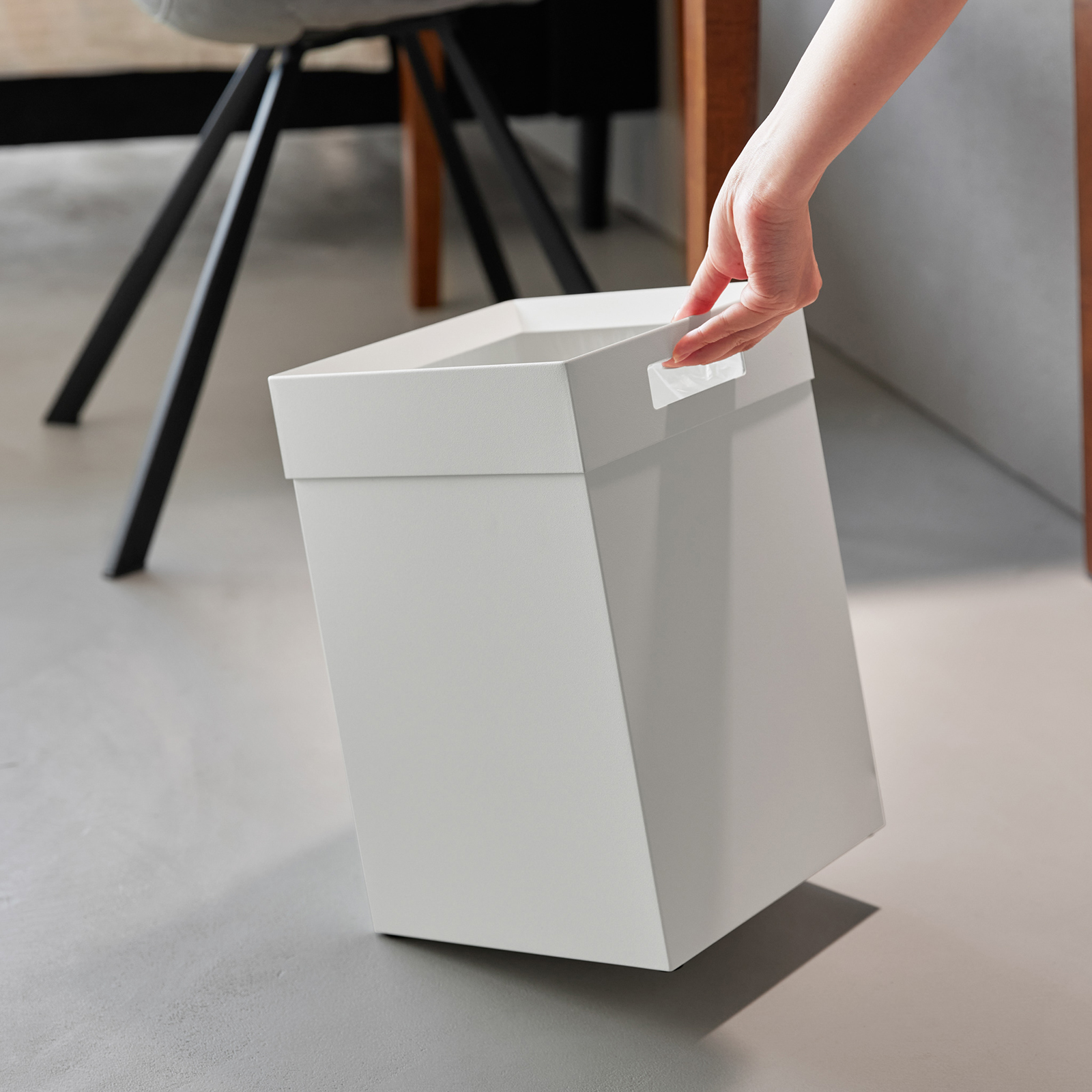 Niedriger Papierkorb TOWER weiss