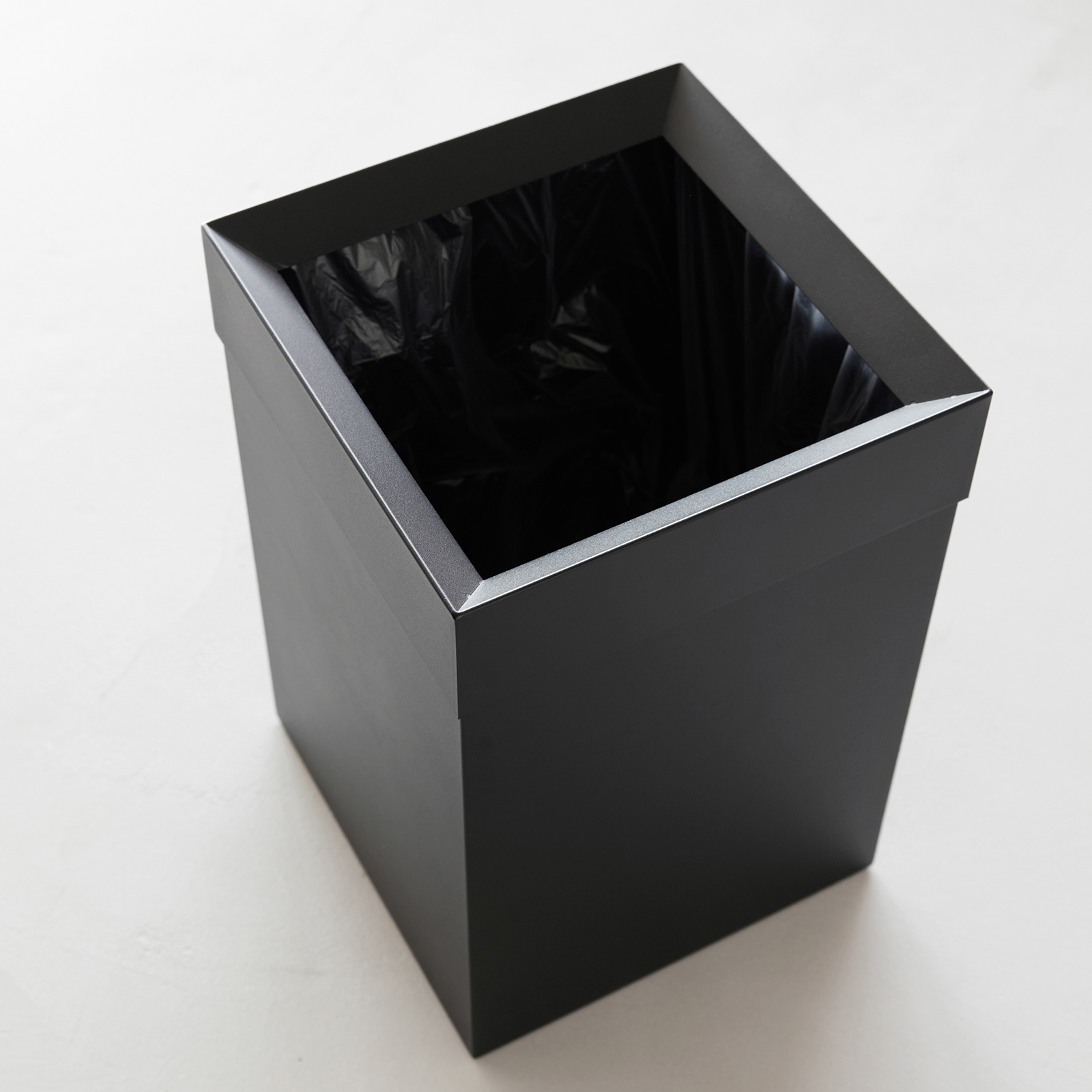 Niedriger Papierkorb TOWER schwarz