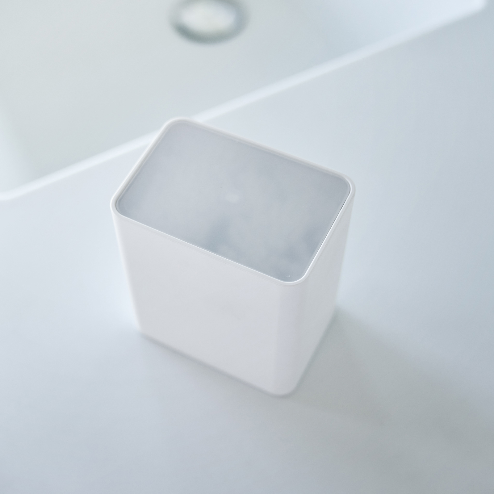 Aufbewahrungsbox mit Druckverschluss TOWER weiss