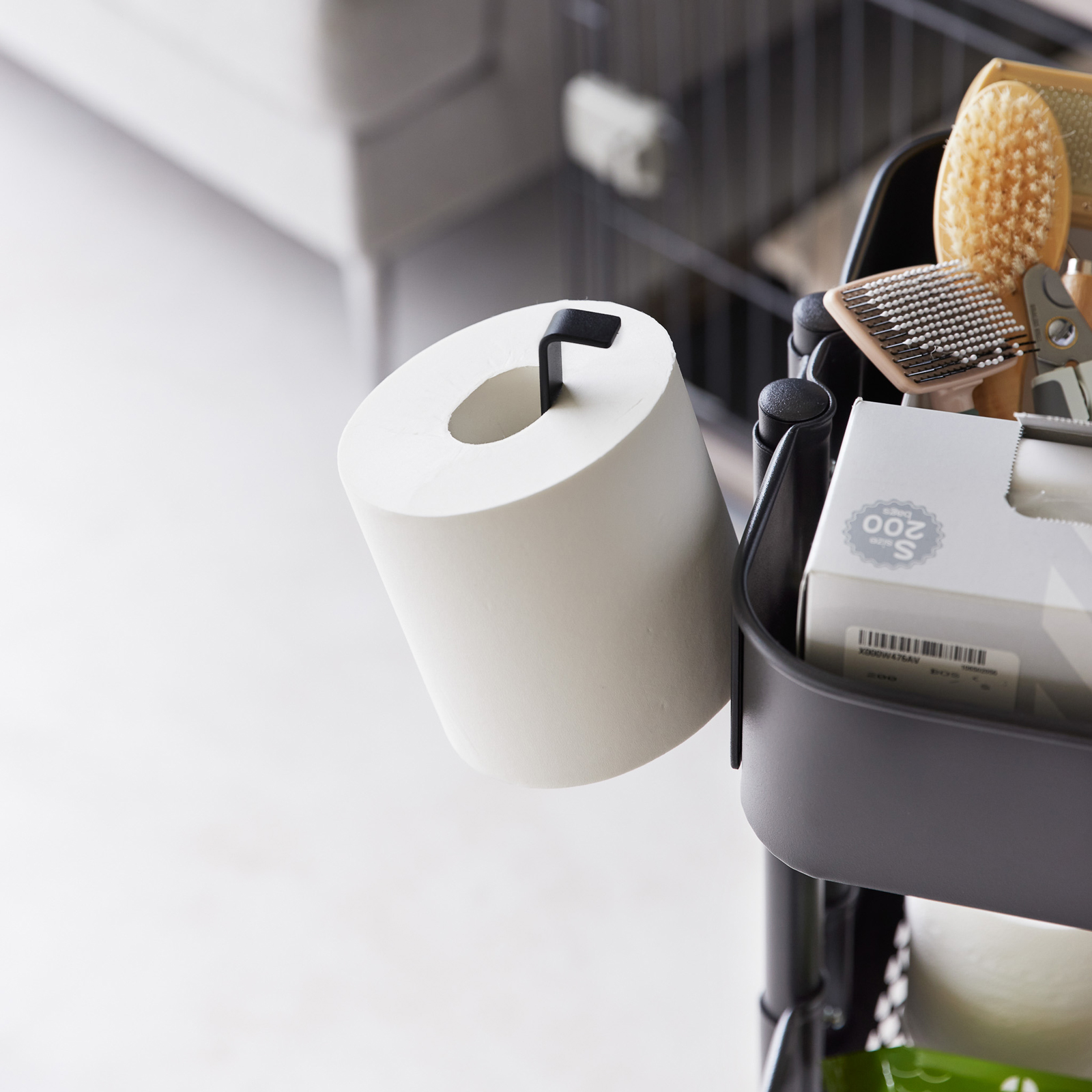 TOWER Magnetischer Toilettenpapierhalter schwarz