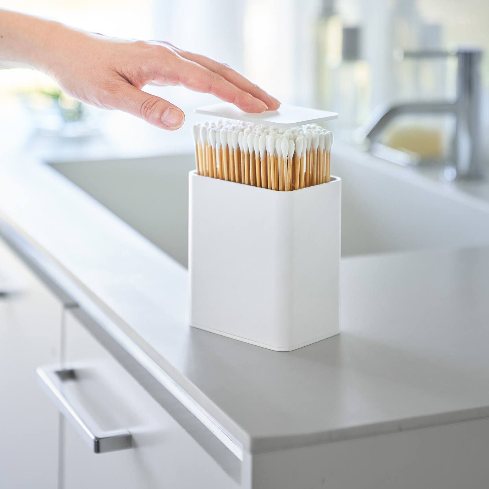 Aufbewahrungsbox mit Druckverschluss TOWER weiss