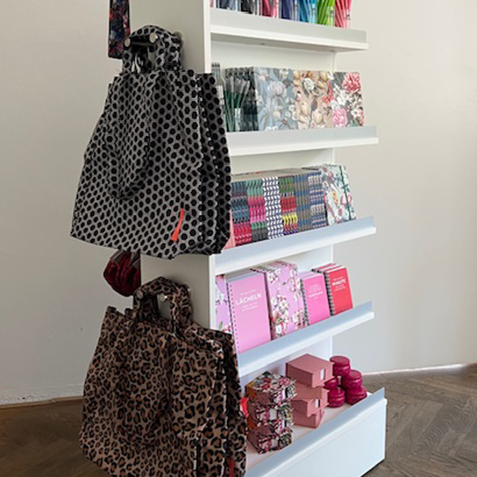 COMPACT STAND DISPLAY CEDON