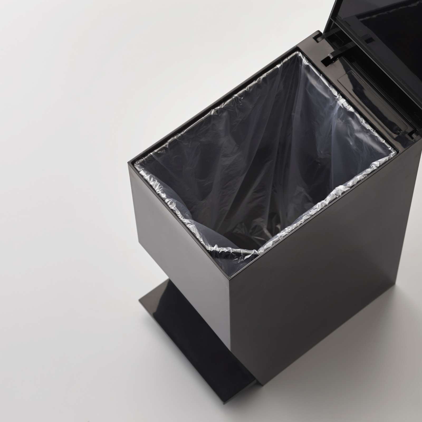 Mülleimer mit Tretfunktion TOWER schwarz
