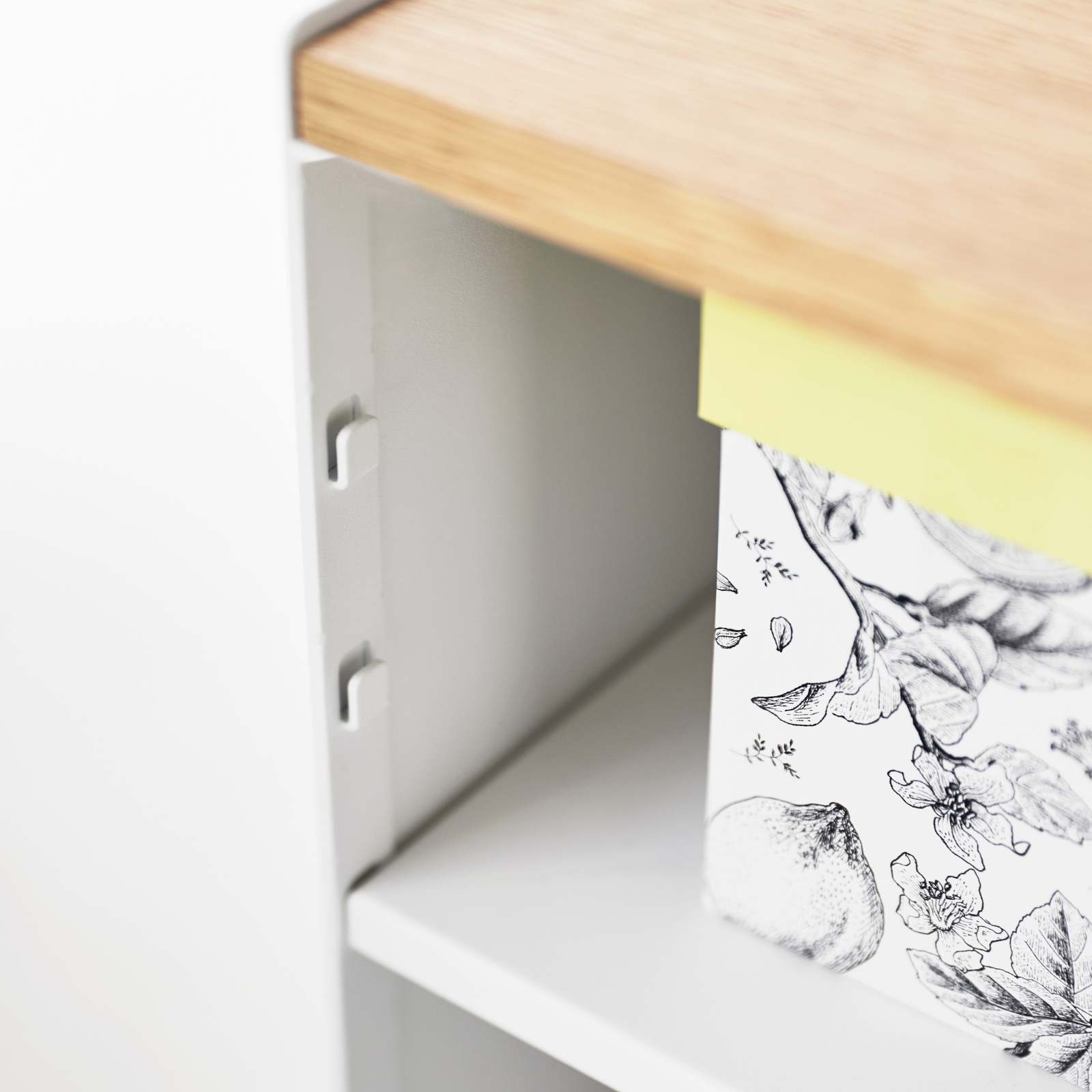 Chariot semi-fermé avec tablette en bois TOWER blanc