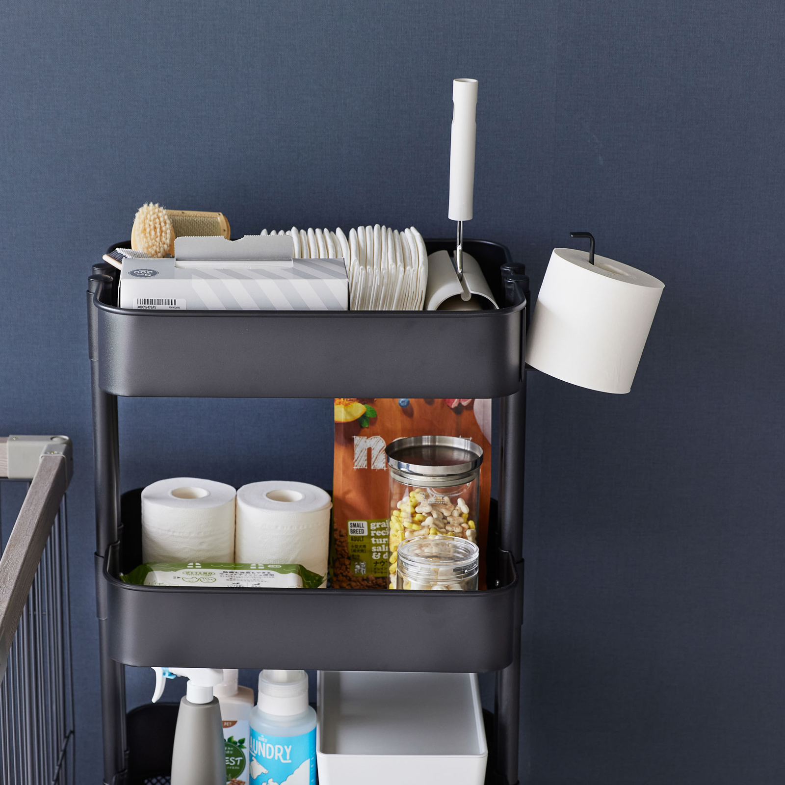 TOWER Magnetischer Toilettenpapierhalter schwarz