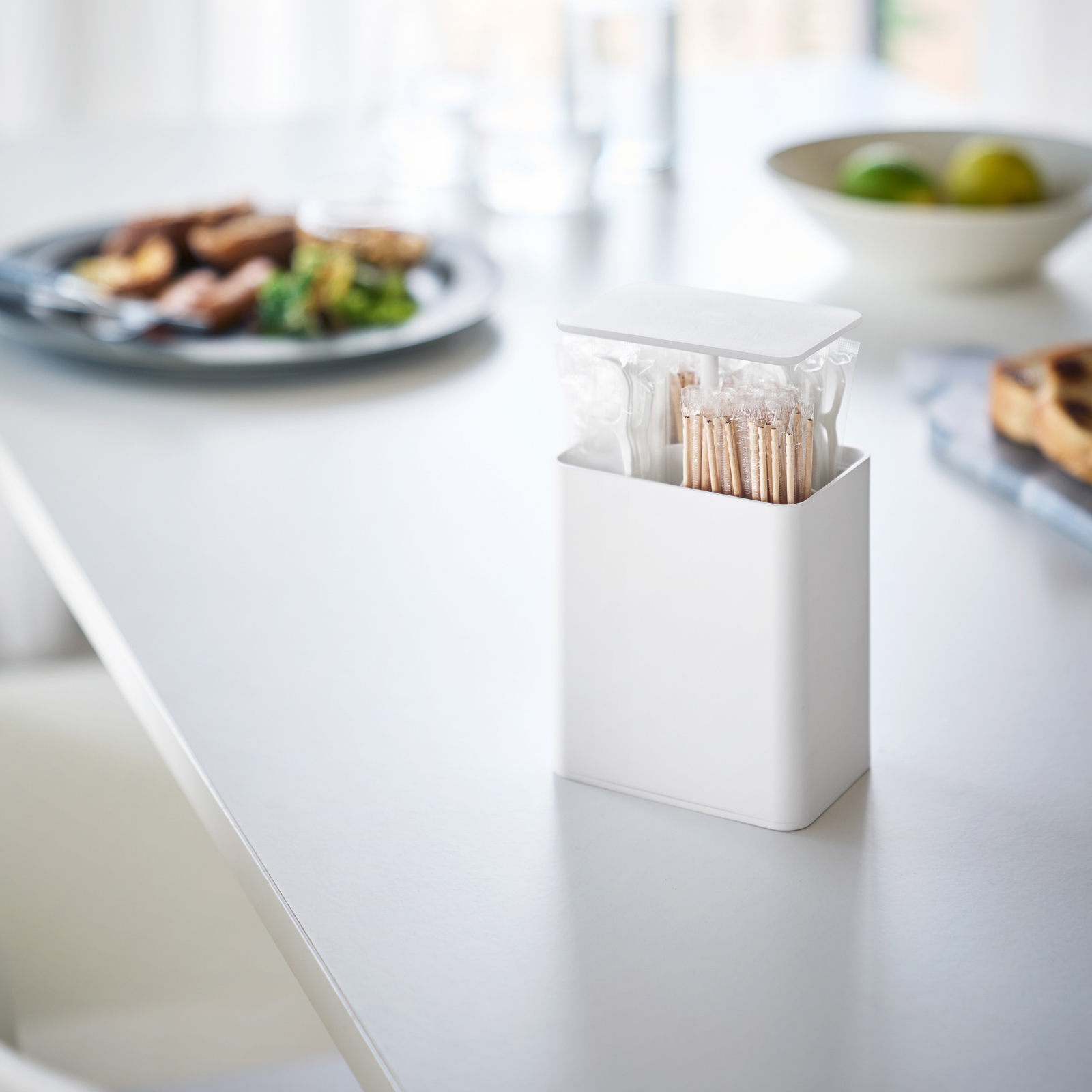 Aufbewahrungsbox mit Druckverschluss TOWER weiss