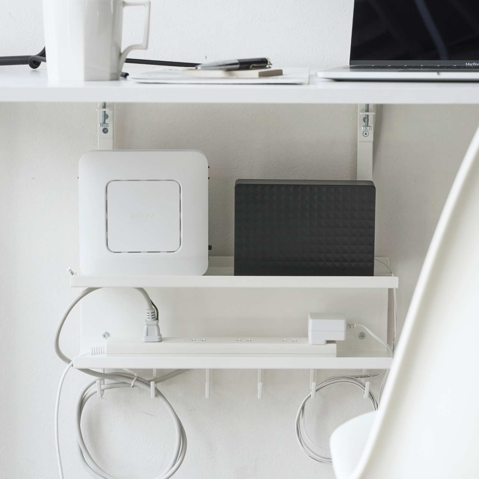 Organiseur de câbles et routeur sous bureau SMART blanc