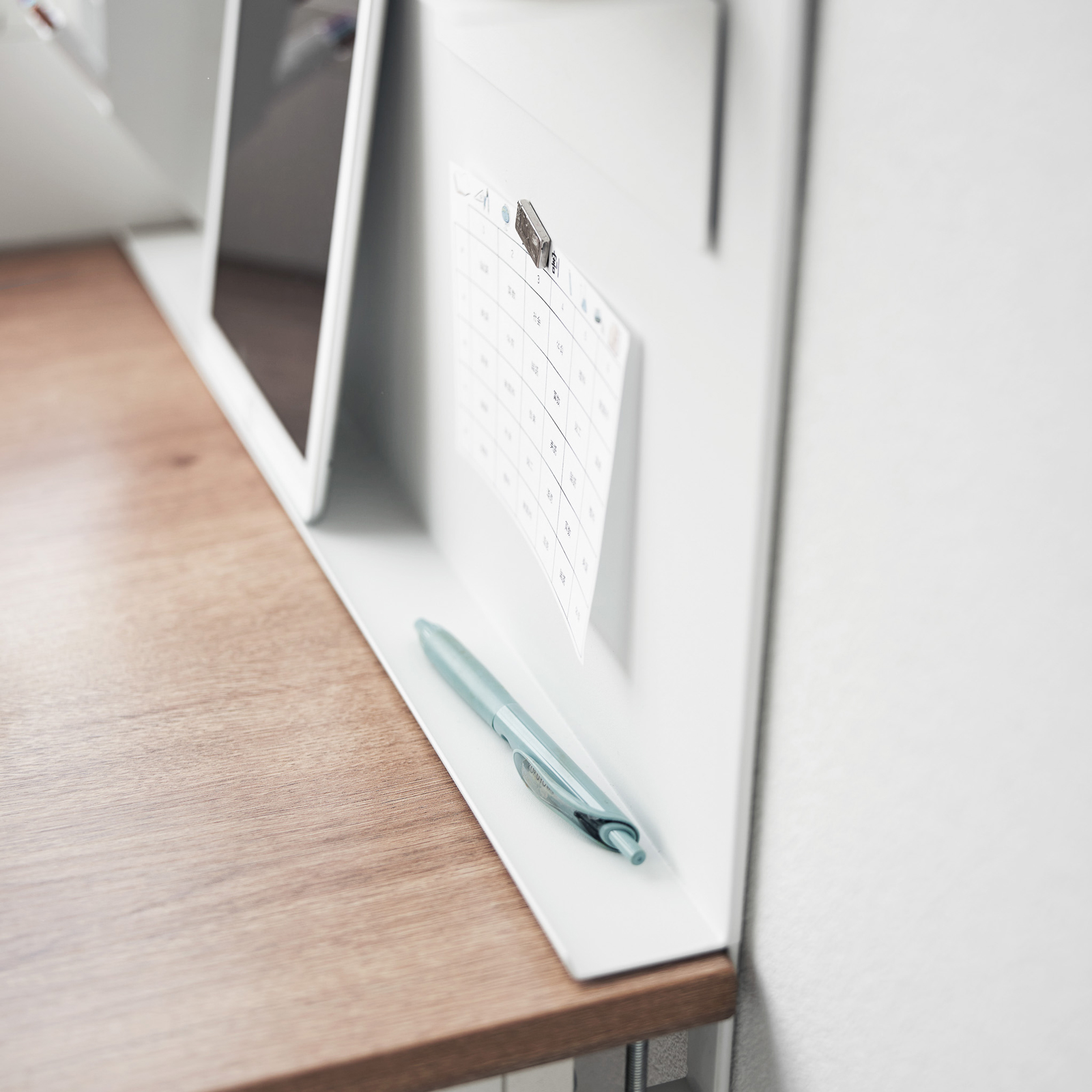 Magnetwand für den Schreibtisch TOWER weiss