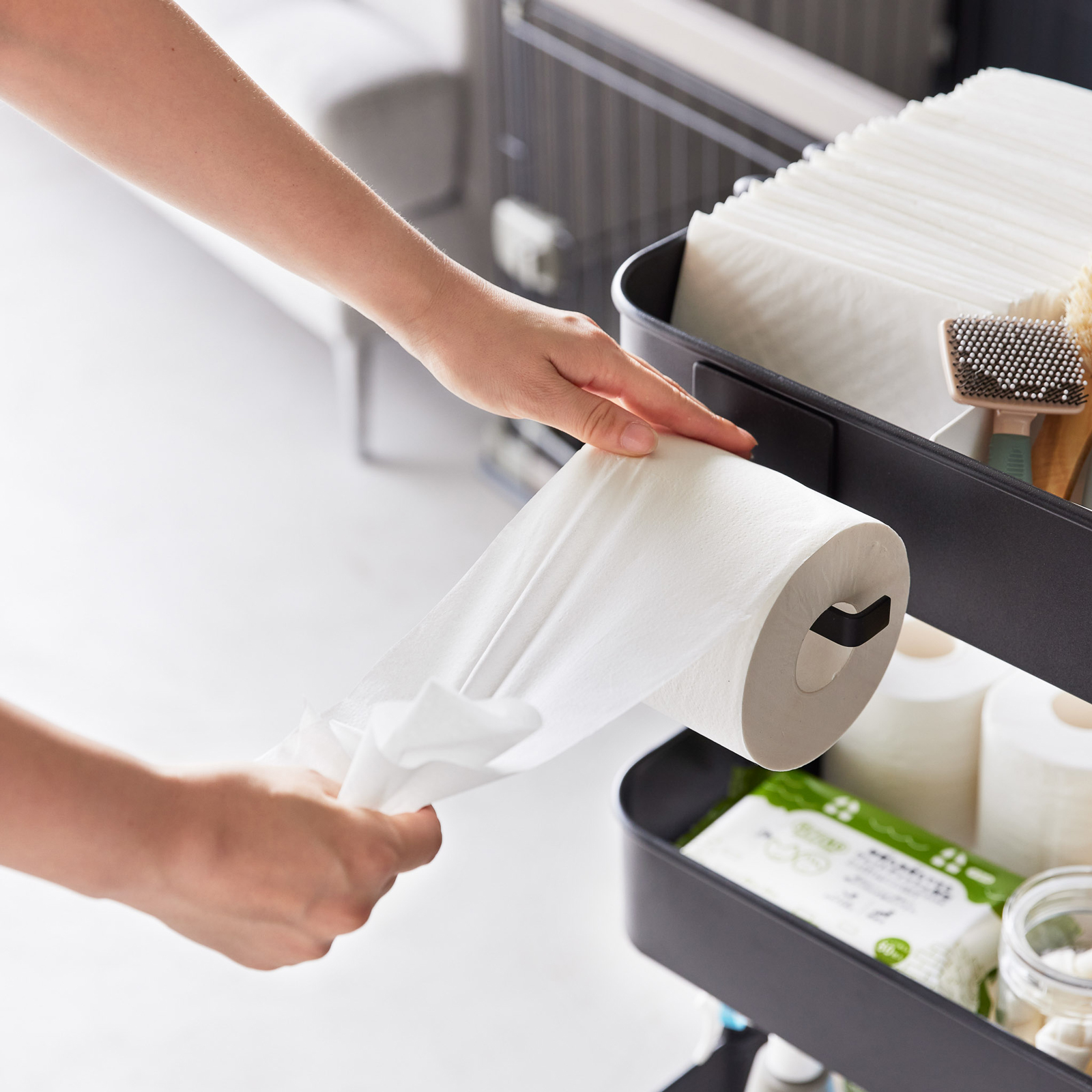 TOWER Magnetischer Toilettenpapierhalter schwarz