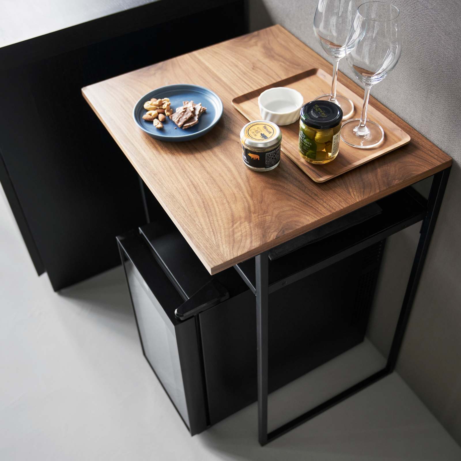 Table avec tablette en bois et tablette coulissante TOWER noir