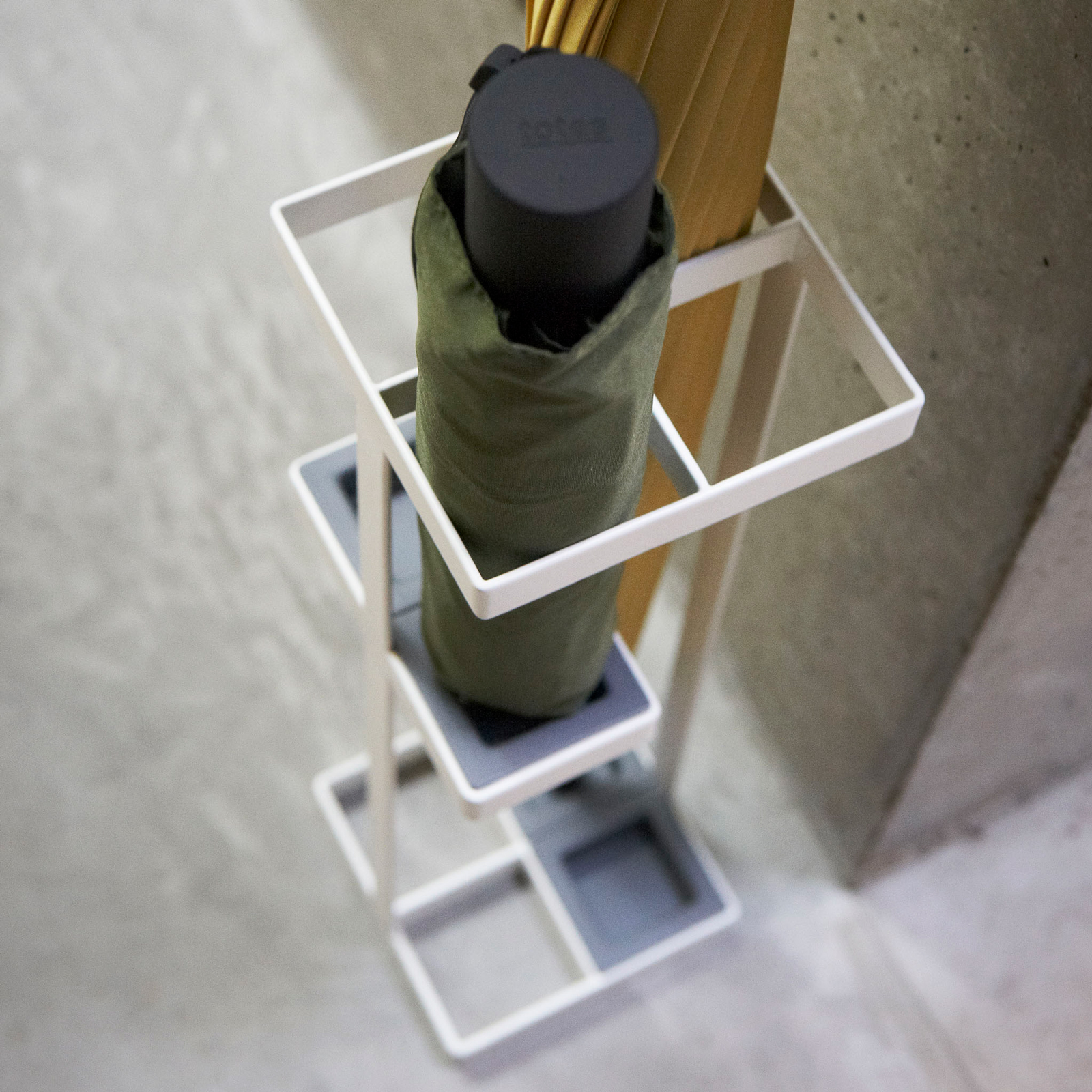 TOWER Schirmständer weiss
