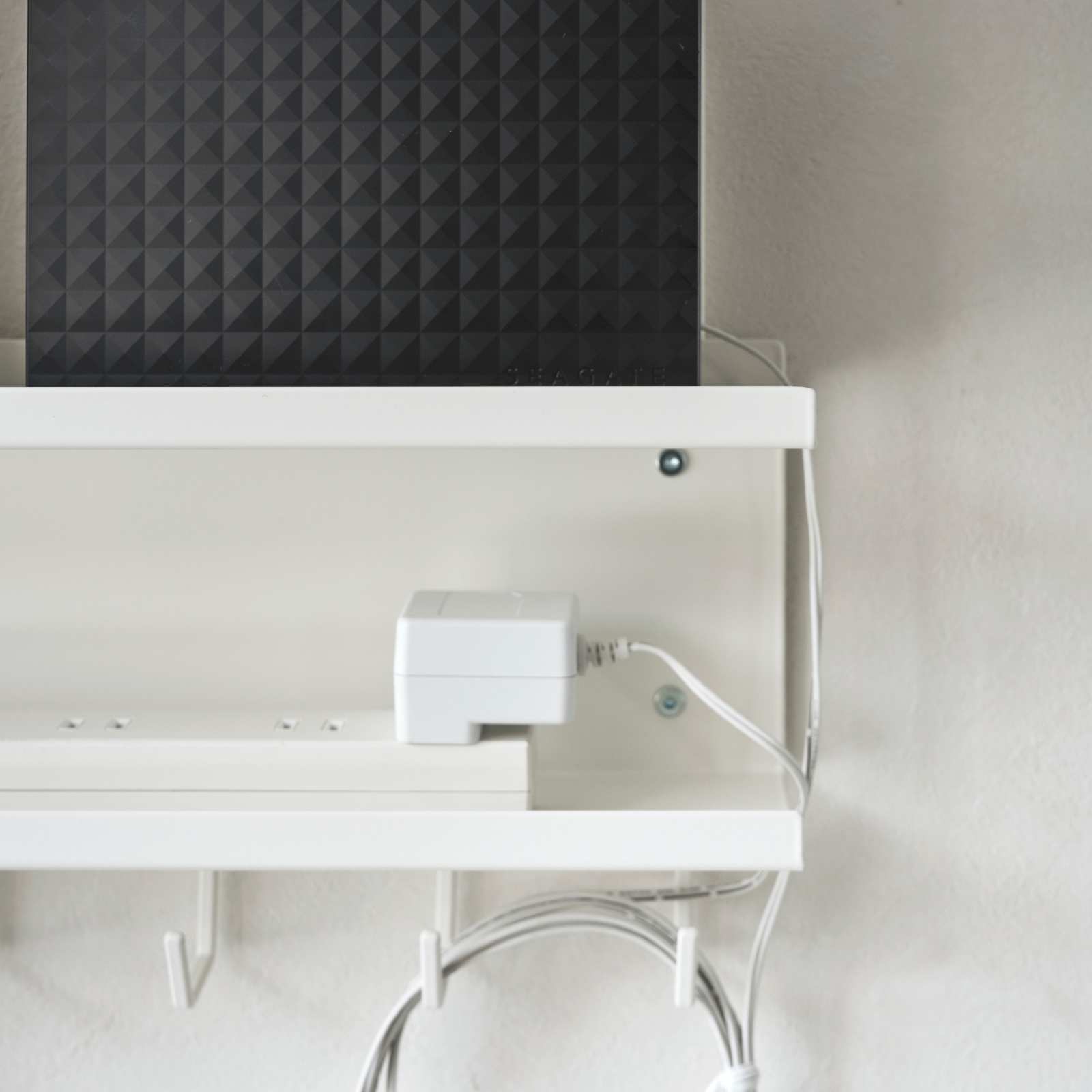 Organiseur de câbles et routeur sous bureau SMART blanc