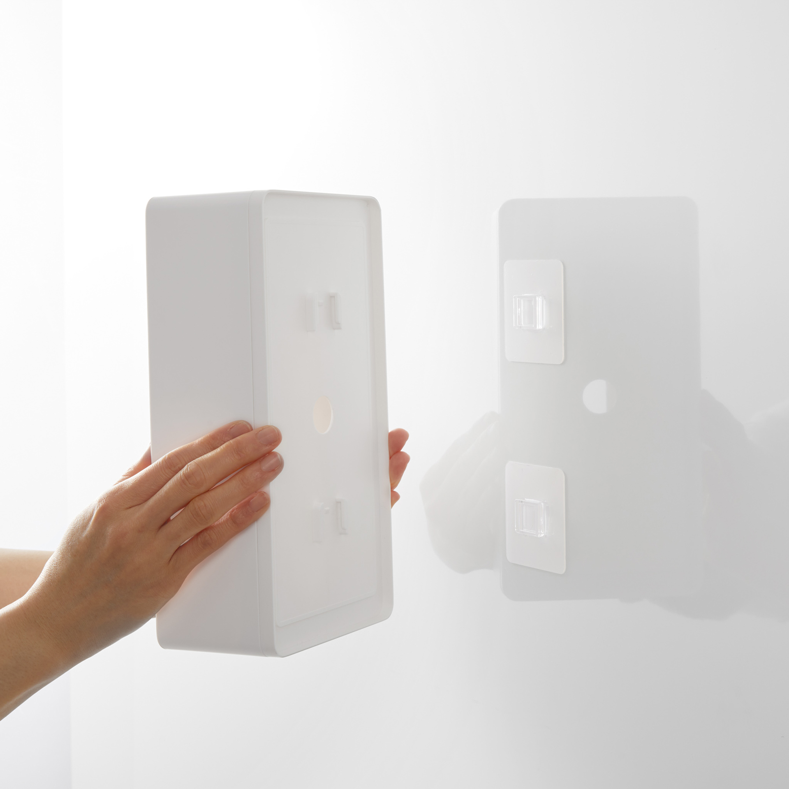 TOWER Klebehaken-Taschentuchbox weiss
