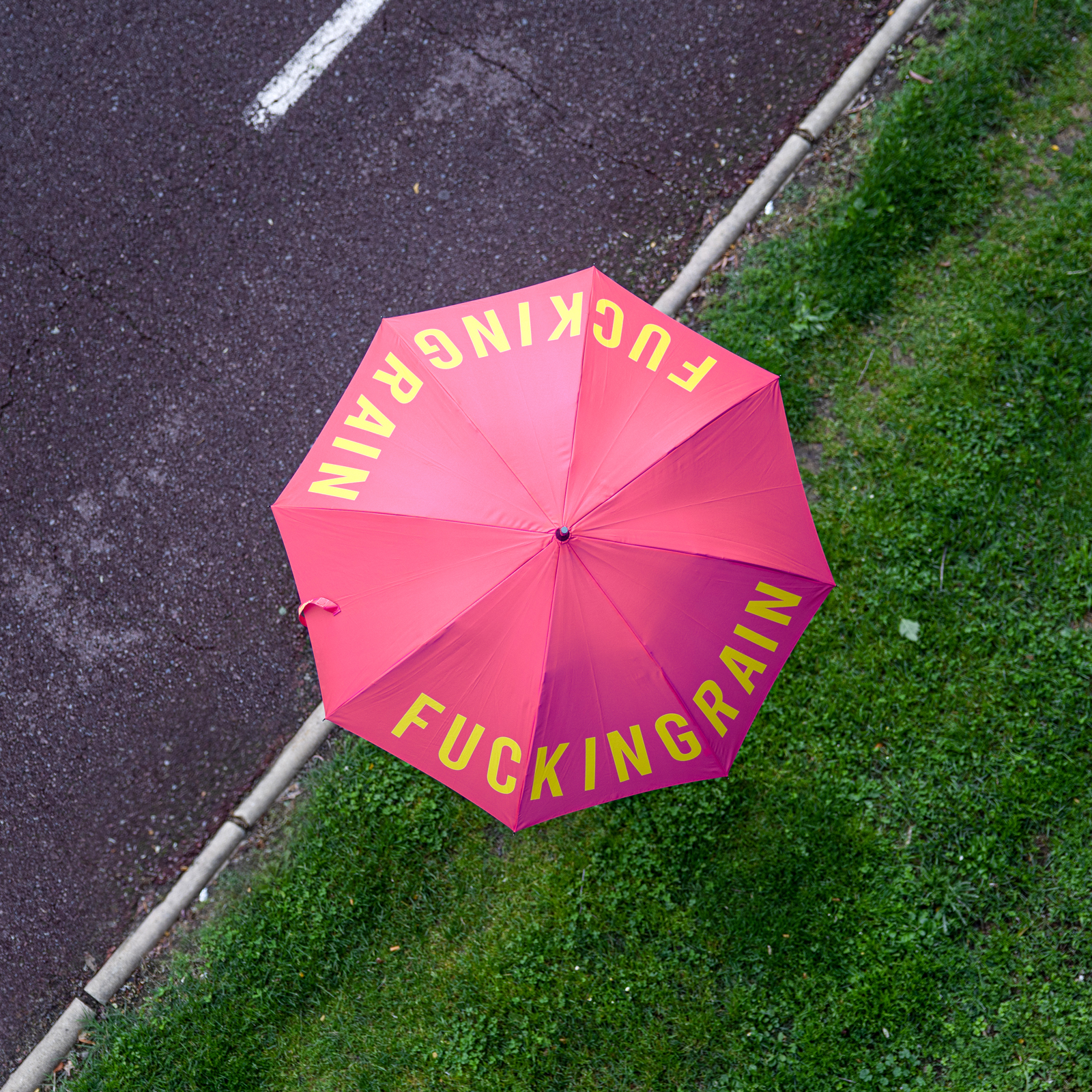 Parapluie canne FUCKING RAIN pink