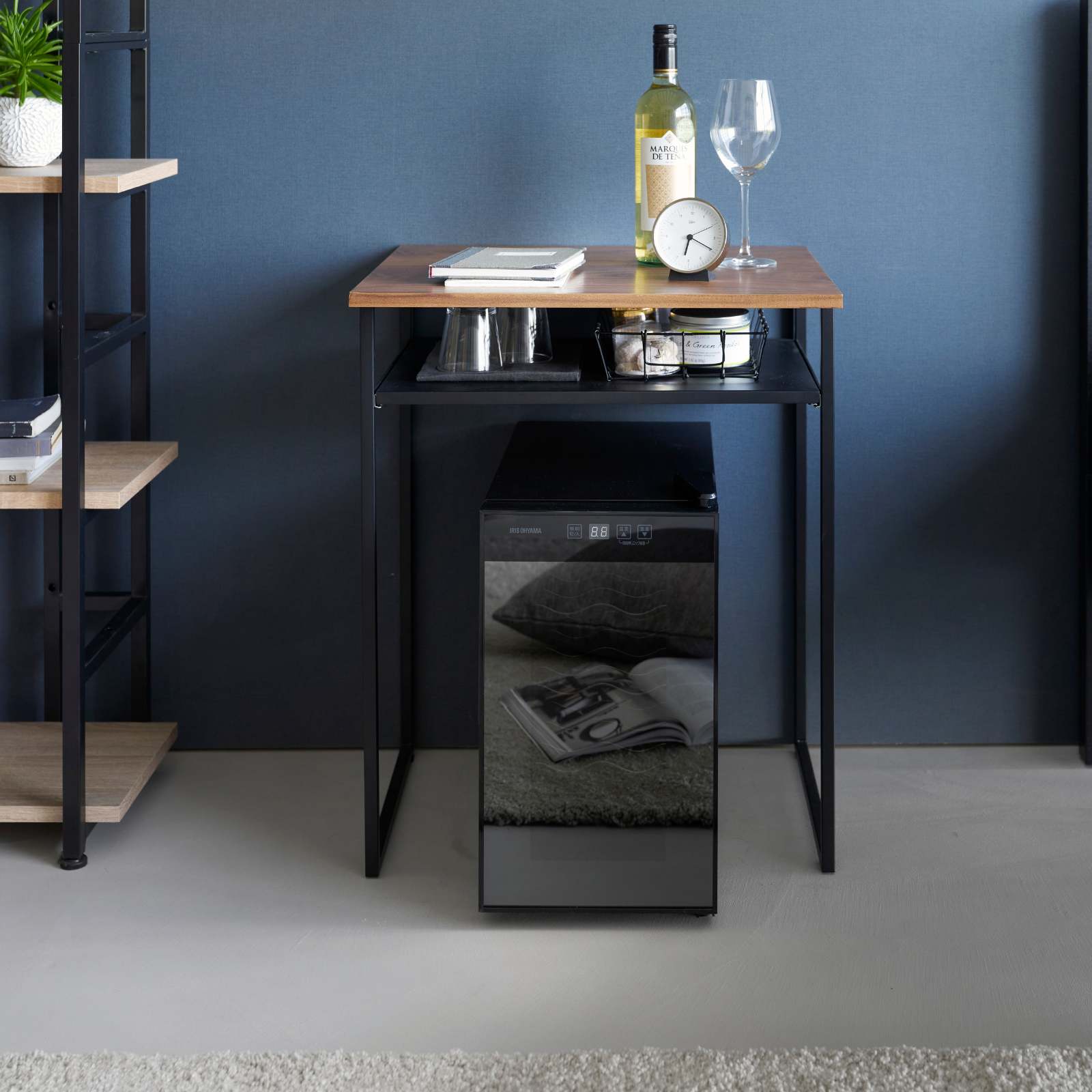 Table avec tablette en bois et tablette coulissante TOWER noir