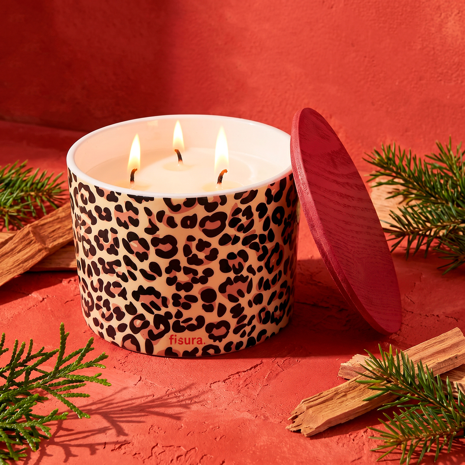 Ceramic candle CHEETAH balsam and cedar scent