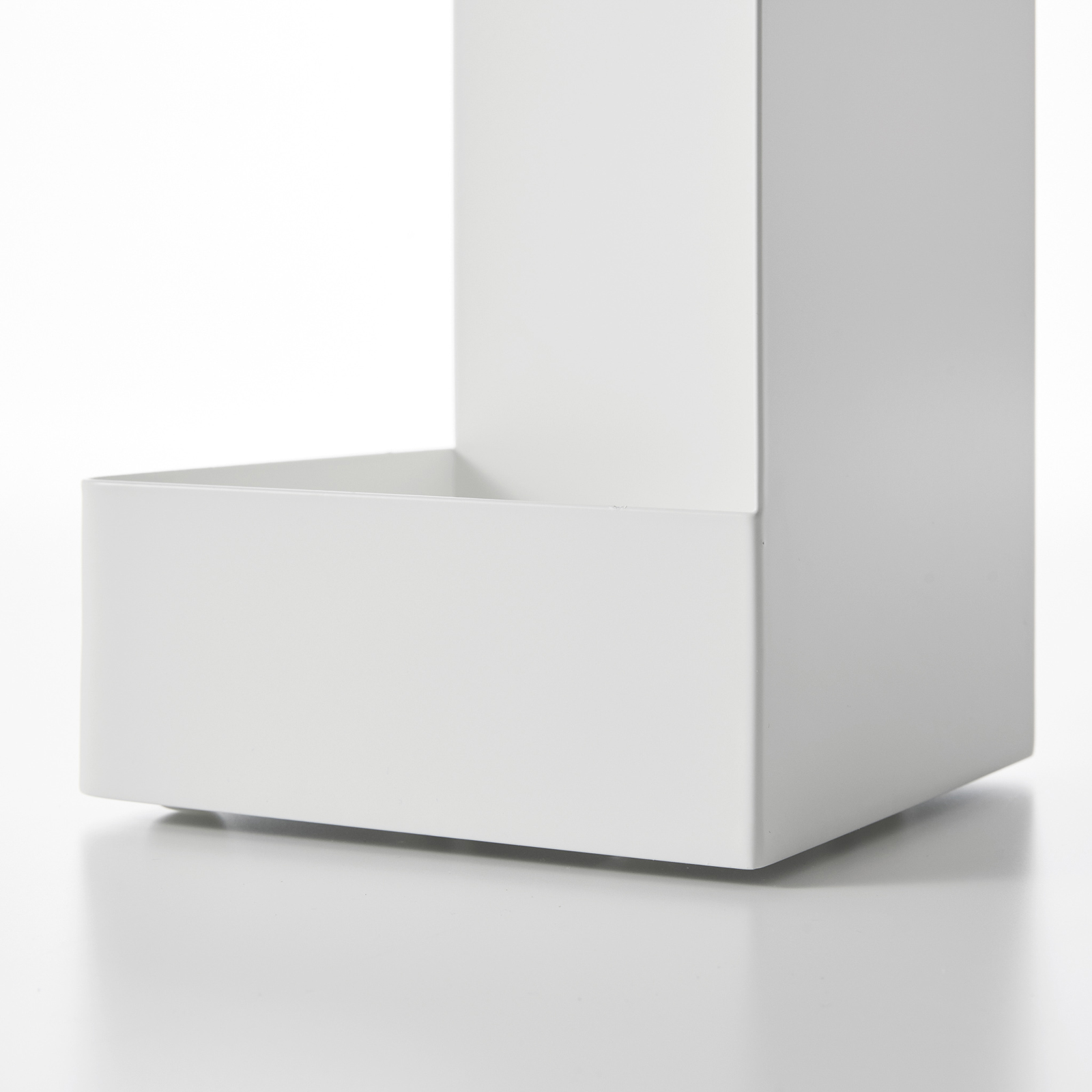 TOWER Étagère de salle de bain étroite avec roulettes blanc