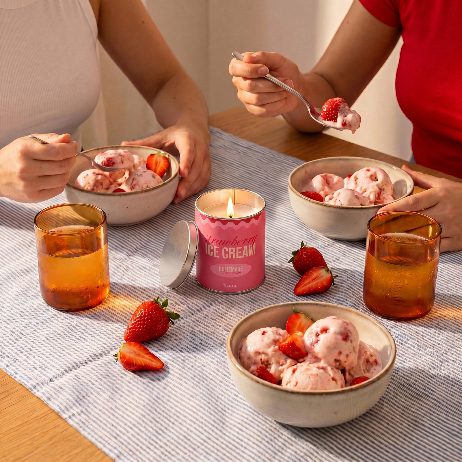 Metal candle STRAWBERRY ICE CREAM strawberries with cream scent
